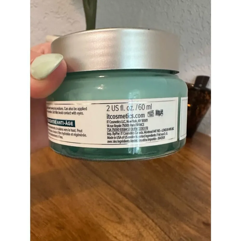 IT Confidence in a Gel Cream- Oil Control Moisturizer - Light Teal